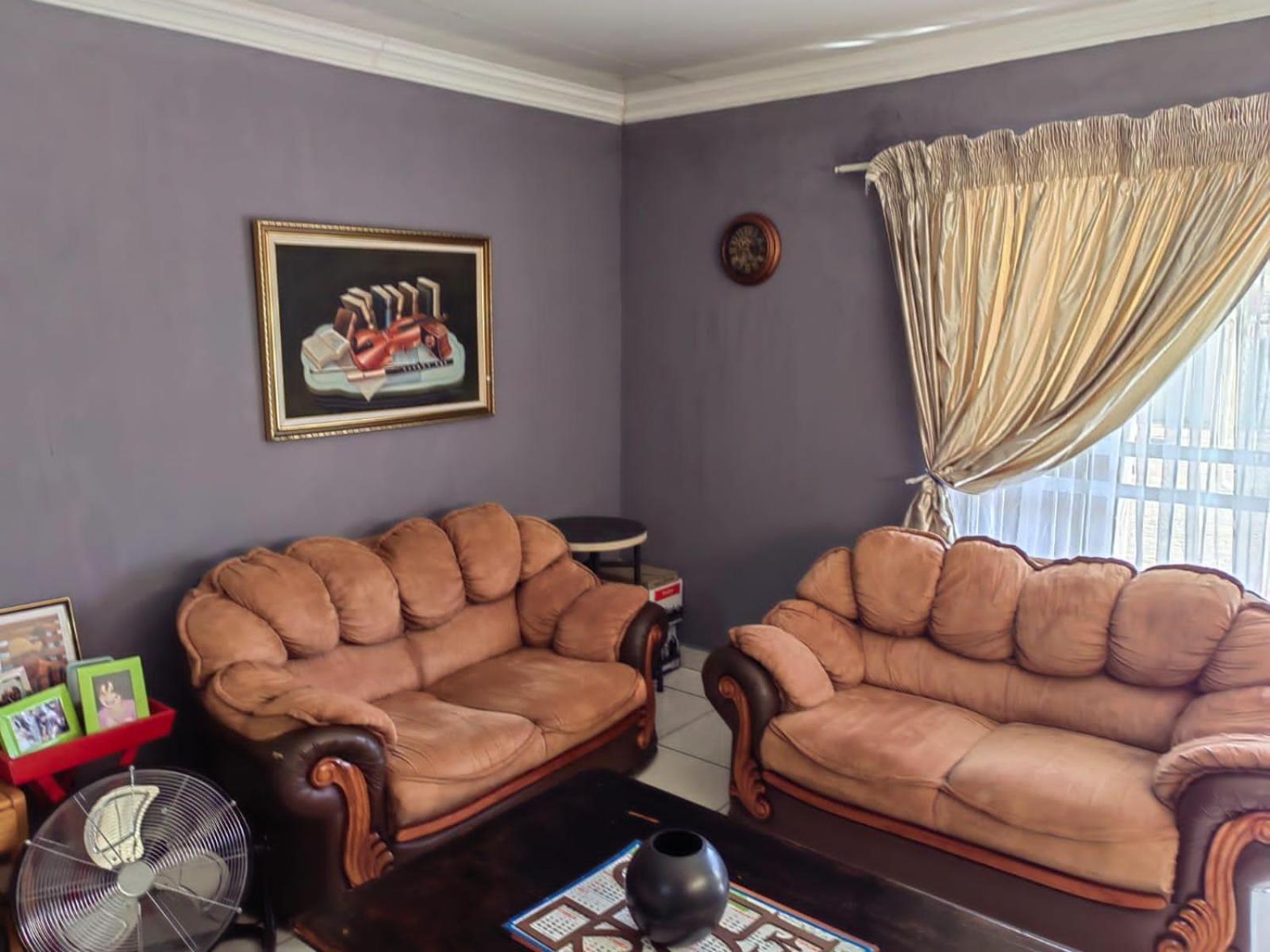 Sibahlenomhlambi Guesthouse สปริงส์ ภายนอก รูปภาพ