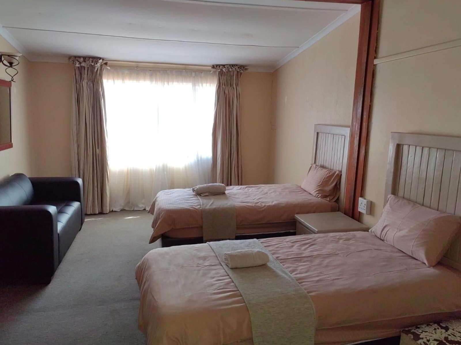 Sibahlenomhlambi Guesthouse สปริงส์ ภายนอก รูปภาพ