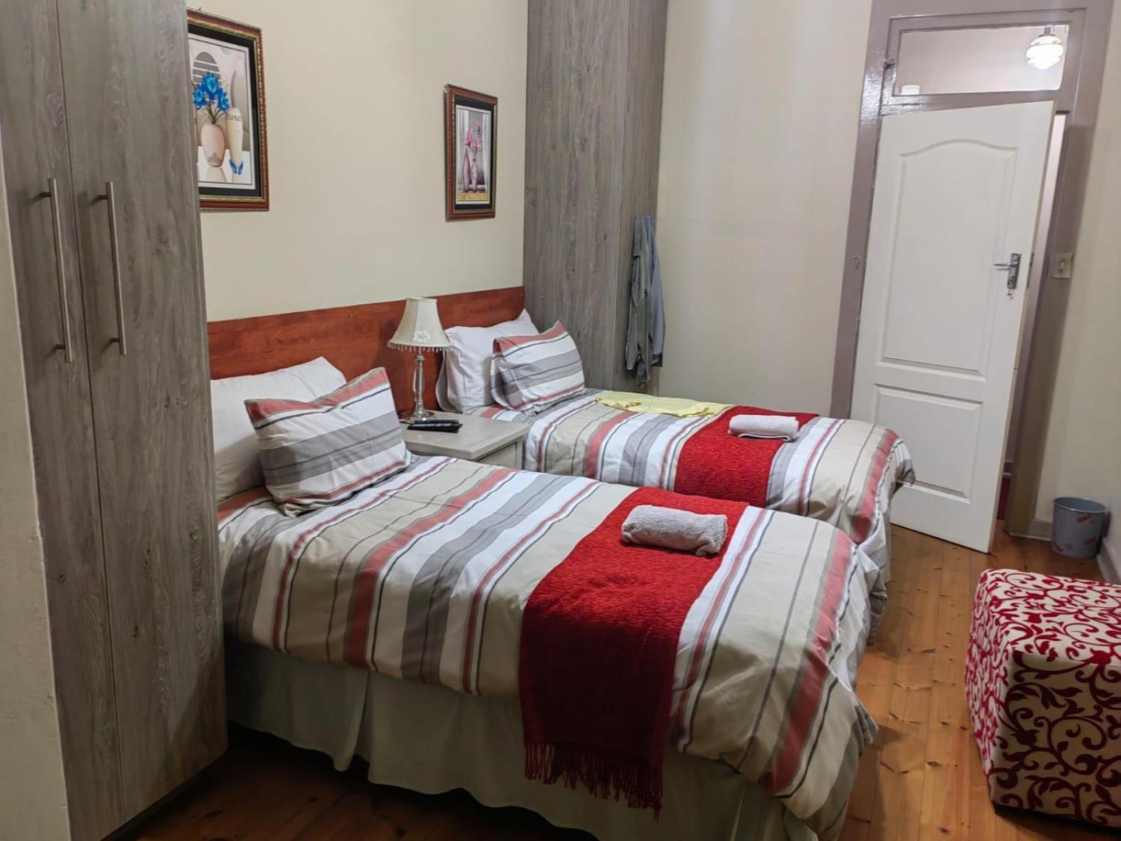 Sibahlenomhlambi Guesthouse สปริงส์ ภายนอก รูปภาพ