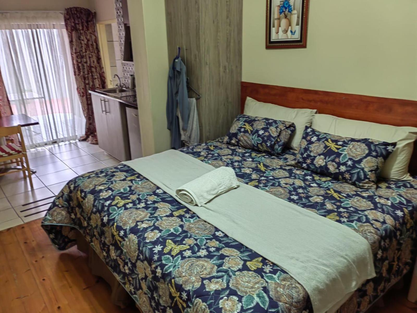 Sibahlenomhlambi Guesthouse สปริงส์ ภายนอก รูปภาพ